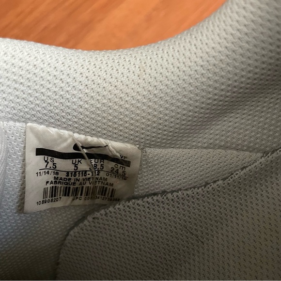 Nike Air Force 1s ‘07 - Picture 3 of 8